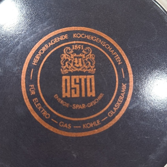 Vintage Asta Germany Enamel Cookware 2 Pot 8.5” and 7” Diameter Floral Pattern - Picture 6 of 9